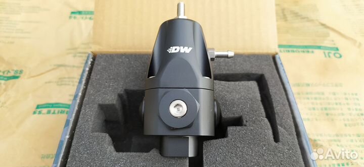 Регулятор давления топлива DeatschWerks 8AN (USA)