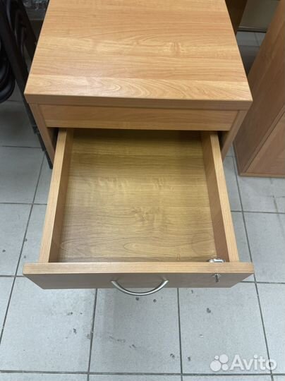 Тумба выкатная и шкафчик
