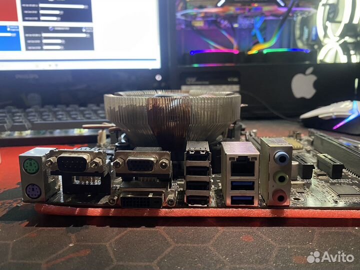 Материнская плата с процессором и памятью