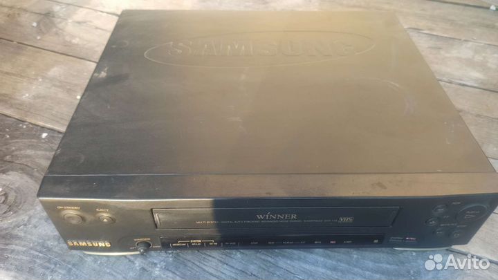 Видеомагнитофон с видеокассетами