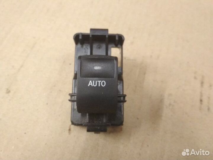 Кнопка стеклоподъемника переднего Toyota Sienna