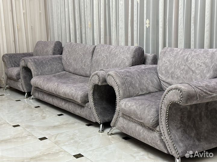 Мебель, стол и стулья продаю