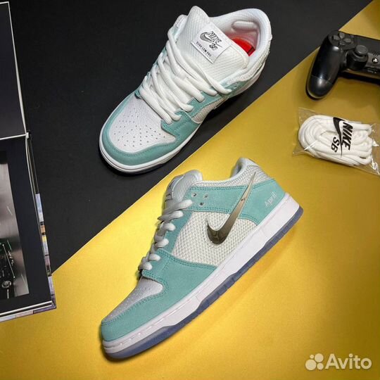 Кроссовки Nike Dunk April