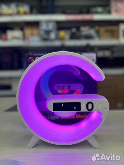 Умная колонка с беспроводной зарядкой