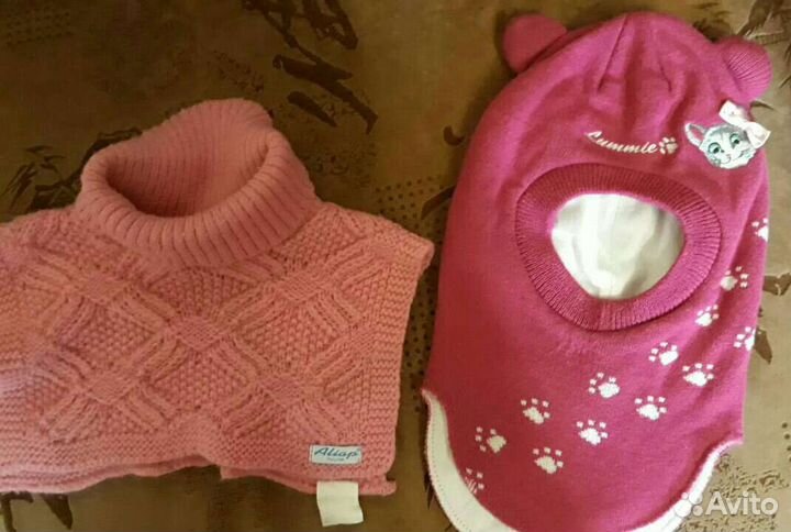 Шапки, манишка, варежки