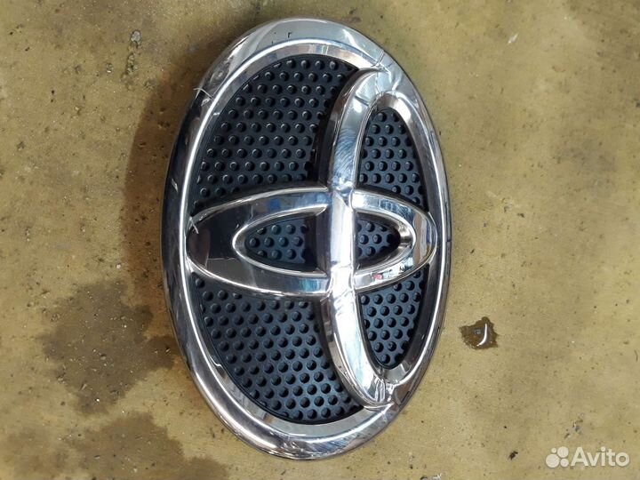 Рав4 15-19 Эмблема передняя Дефект Camry 2011-14