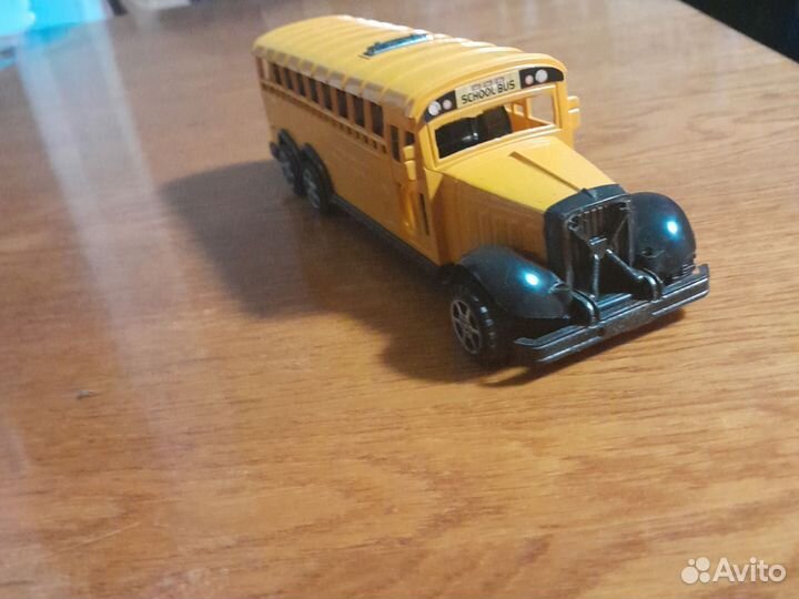 Автобус игрушка