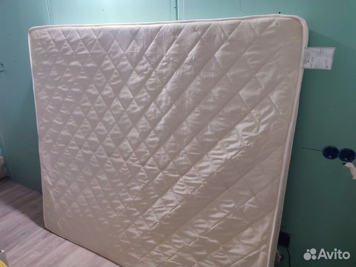 Матрас бу 180200
