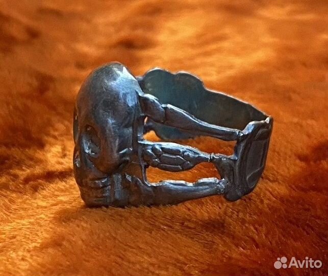 Кольцо адамова голова