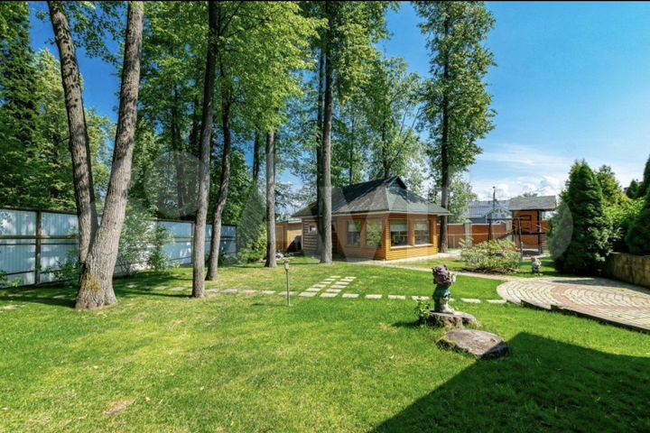 Коттедж 330 м² на участке 12 сот.