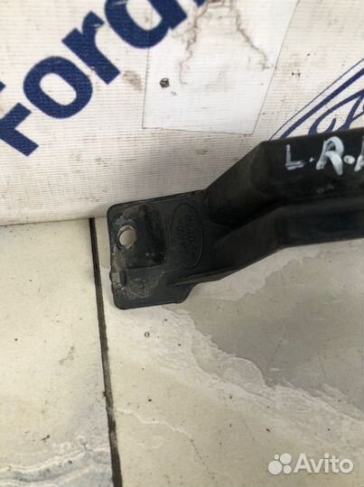 Кронштейн бампера передний левый Land Rover