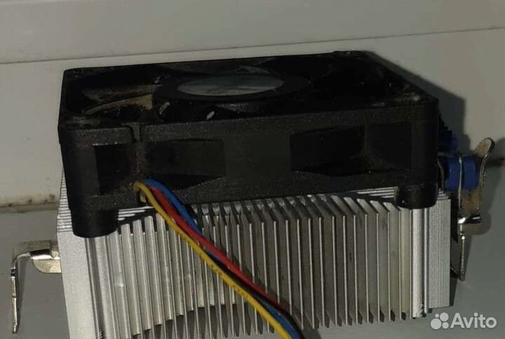 Процессор AMD с системой охлаждения