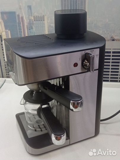 Кофеварка рожковая с капучинатором Redmond RCM