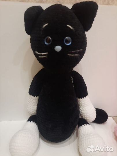 Вязаный черный котик