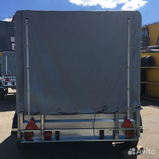 Легковой двухосный прицеп с высоким тентом