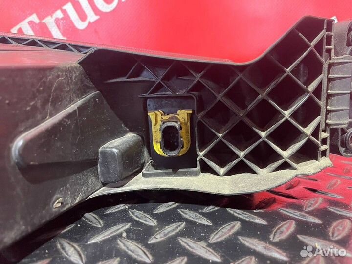 Фара противотуманная левая Volvo FH