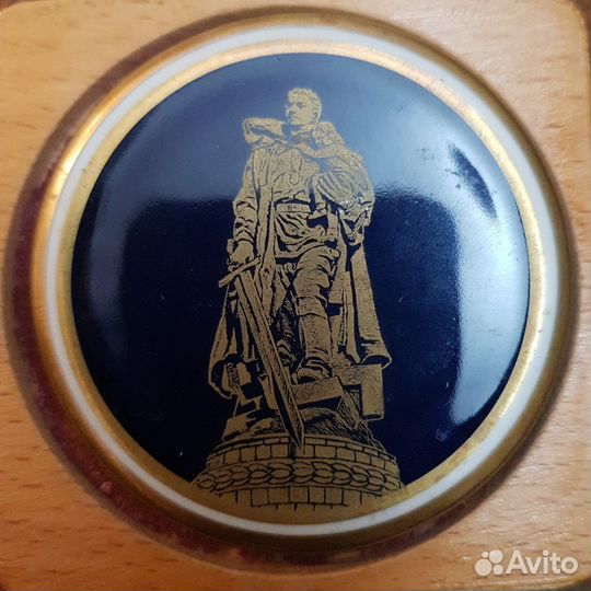 Фарфоровая медаль