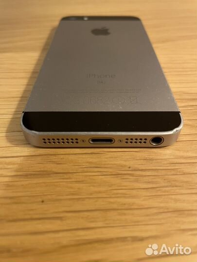 Телефон iPhone se 2016