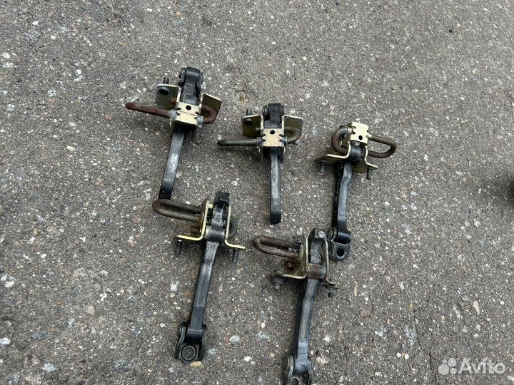 Volvo xc90 ограничитель двери