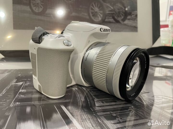 Фотоаппарат Canon EOS 200D