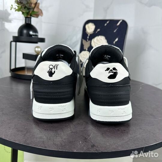 Off White out of office черные