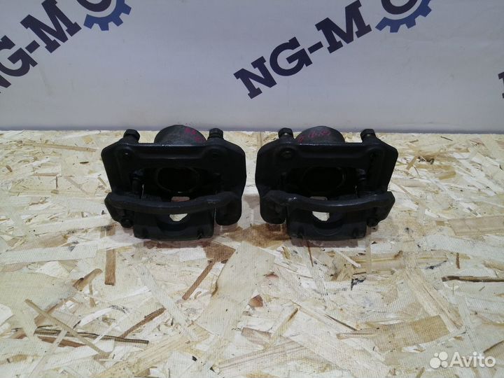 Суппорта передние пара Toyota Mark II GX81