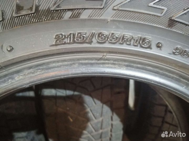 Bridgestone Blizzak Revo GZ 215/65 R16 98S