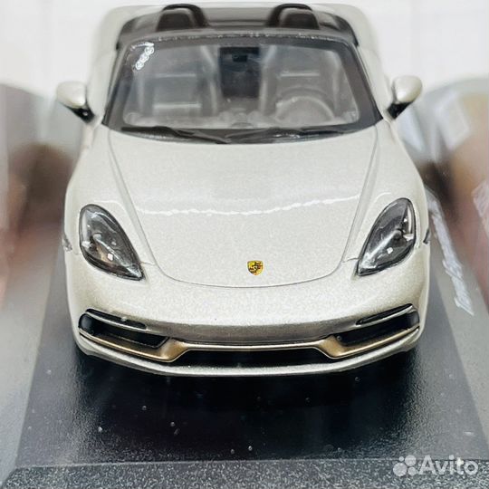Porsche Boxster 718 Minichamps 1:43
