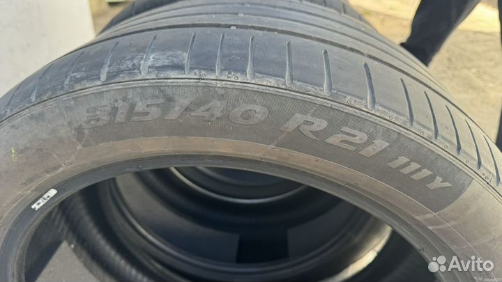 Pirelli P Zero 275/45 R21 и 315/40 R21 110Y