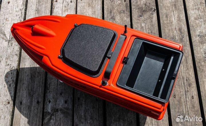 Кораблик для рыбалки и завоза прикормки с GPS