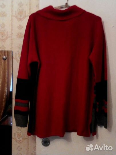 Свитер вязанный