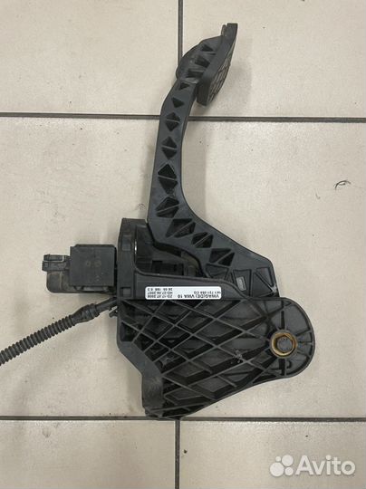 Педаль сцепления 1K1721059CG skoda Octavia