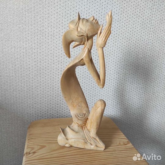 Фигурка из дерева