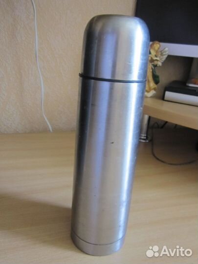 Термос металлический.крышка с кнопкой 0,5 литра