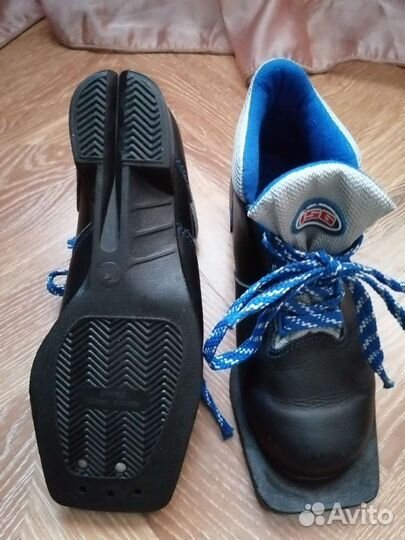 Лыжные кожаные ботинки 35 размера