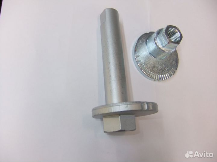 Болт переднего рычага Toyota LC Prado 120