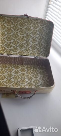 Чемодан для интерьера