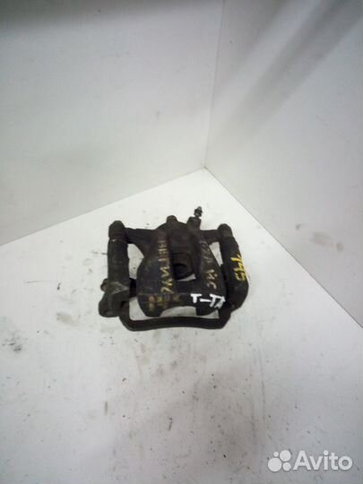 Суппорт toyota hiace regius