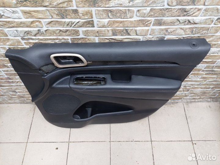 Обшивка боковой двери передняя правая Jeep Grand