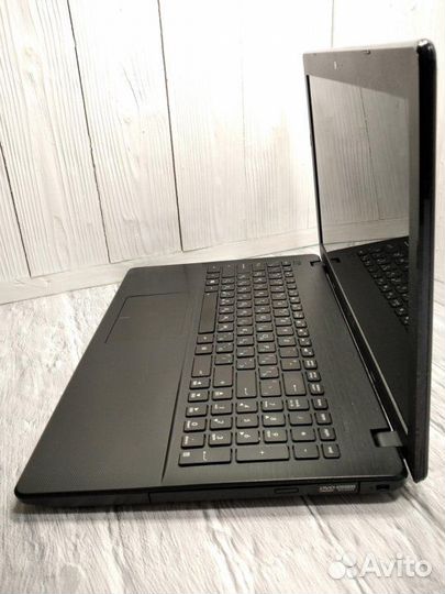 Мощный Asus 2 видеокарты + SSD + 8GB Oзу + 15.6