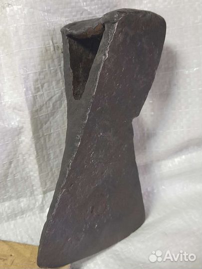 Старинный топор