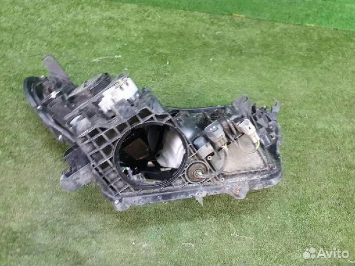 Фара левая Toyota RAV4