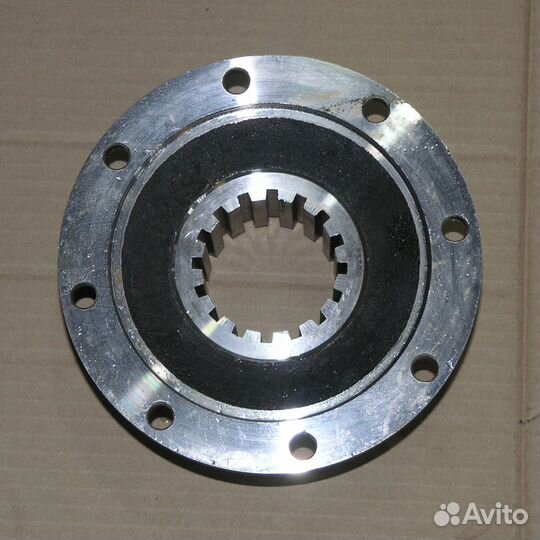 Фланец редуктора среднего моста (8 отверстий М10 Z