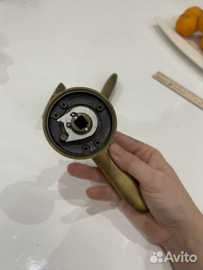 Дверная ручка межкомнатная