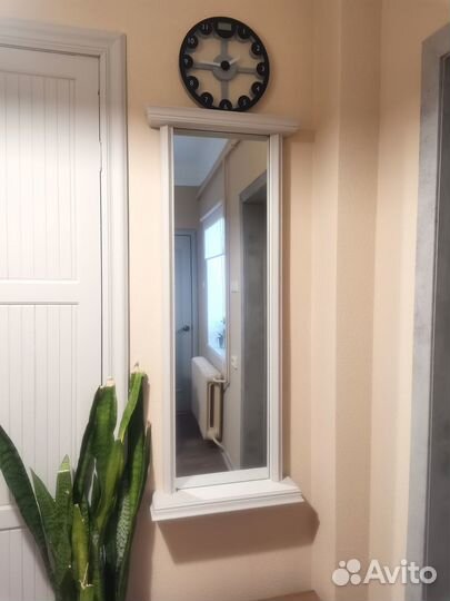 Зеркала и тумбочка