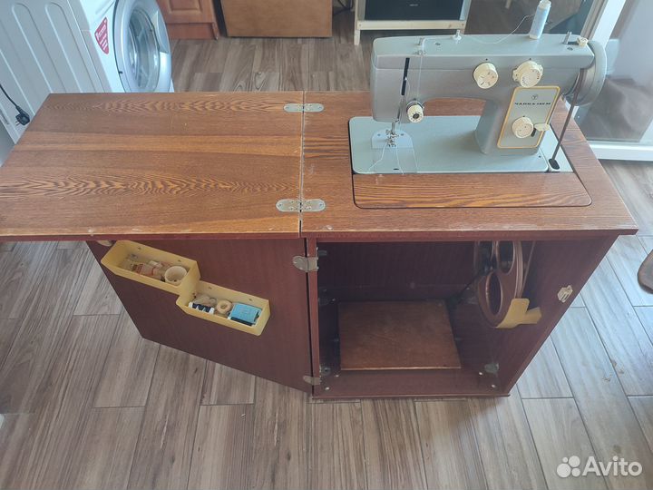 Швейная машинка чайка 142м