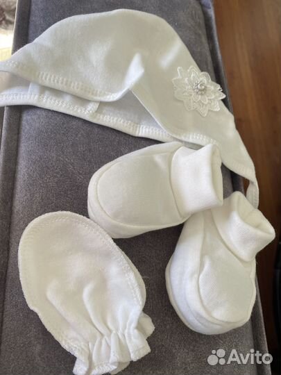 Комплек на выписку для девочки новый