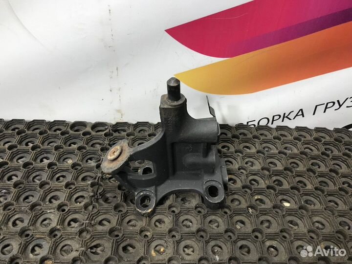 Кронштейн торсиона кабины левый Scania 5-series
