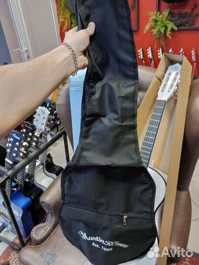 Белая гитара 3/4 Мартин Ромас полный комплект