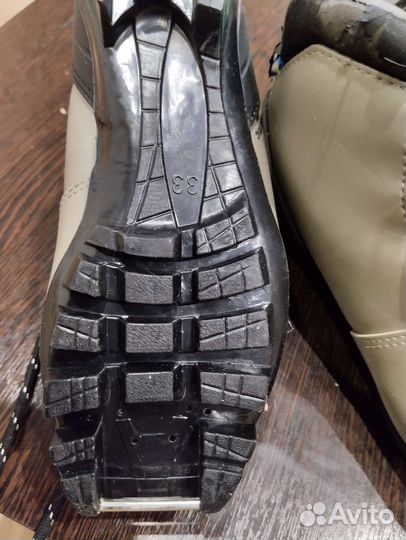 Лыжные ботинки